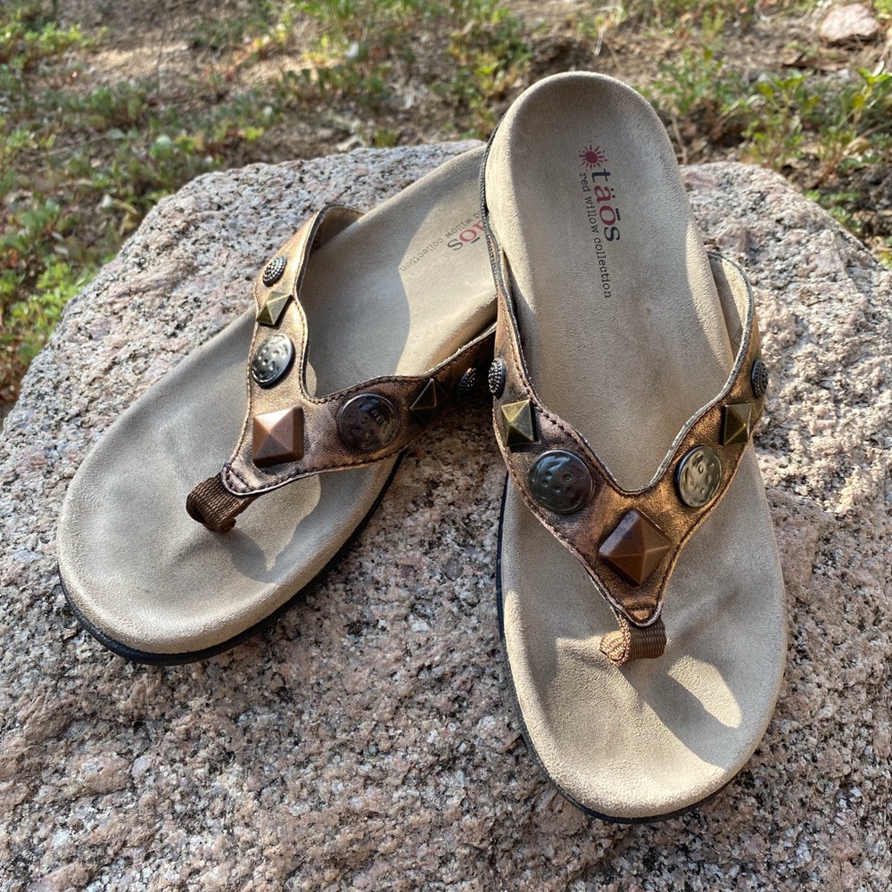 Taos Metallic Sandals size 7 Bronze